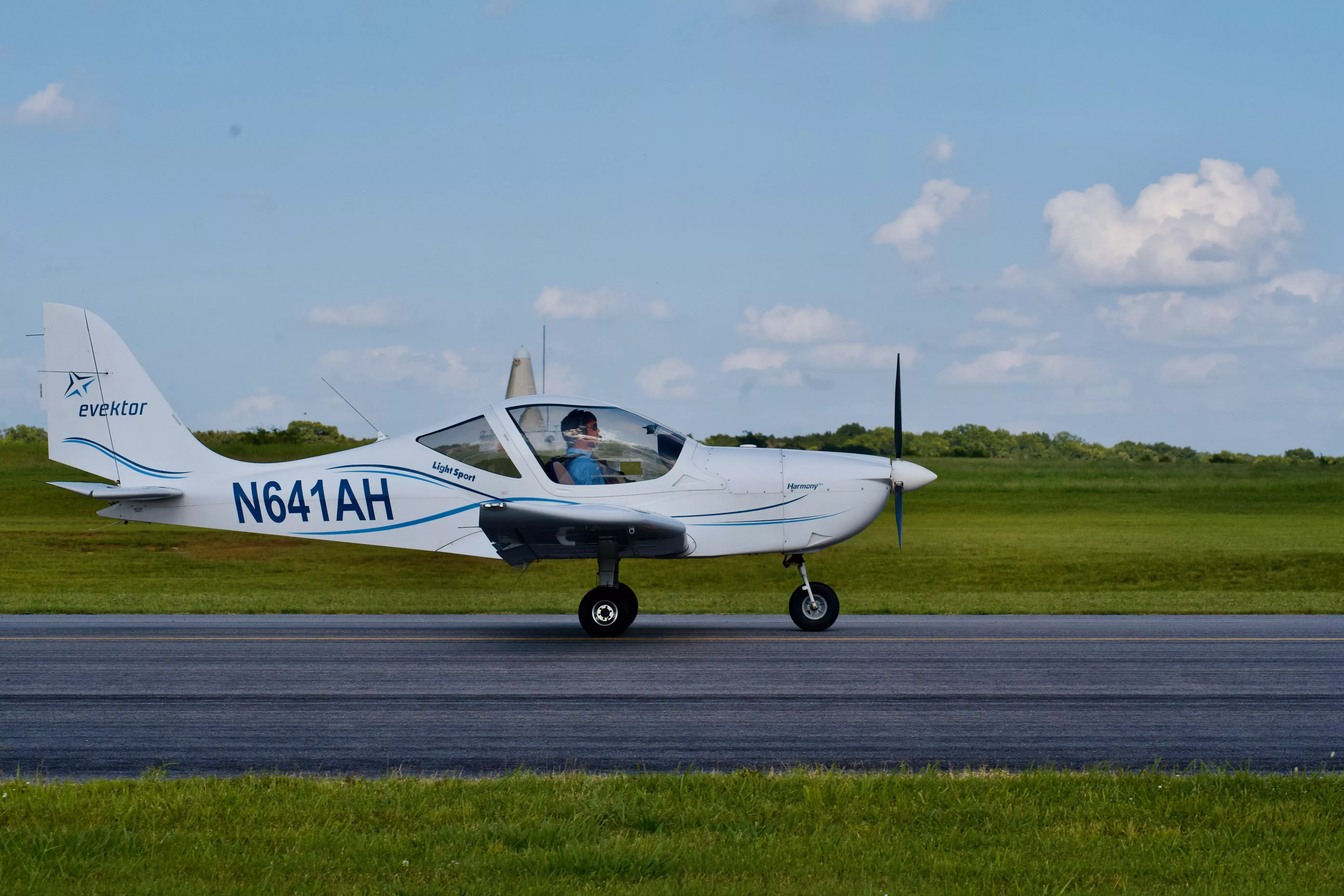 Hawkins Flight Academy Evektor Harmony training aircraft N641AH.